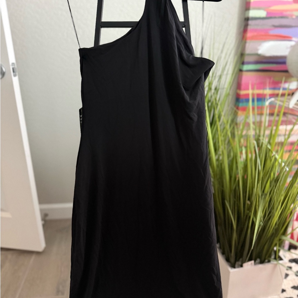 Elegant Black One-Shoulder Dress